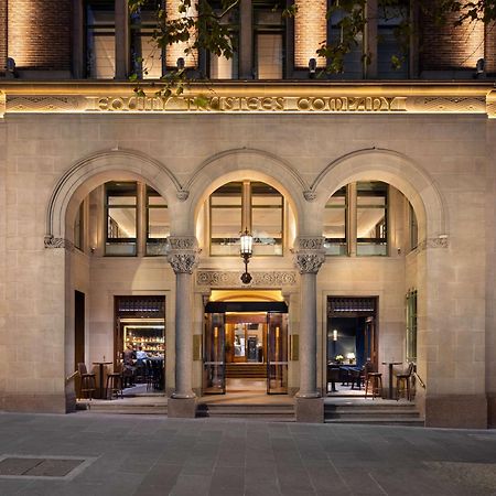 Hilton Melbourne Little Queen Street Exterior foto The Connaught, London