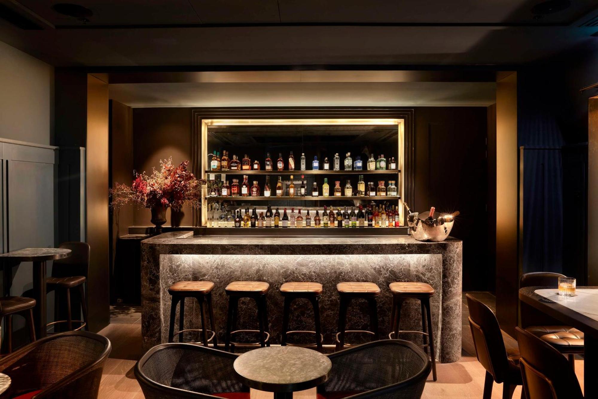 Hilton Melbourne Little Queen Street Exterior foto The bar at the Connaught
