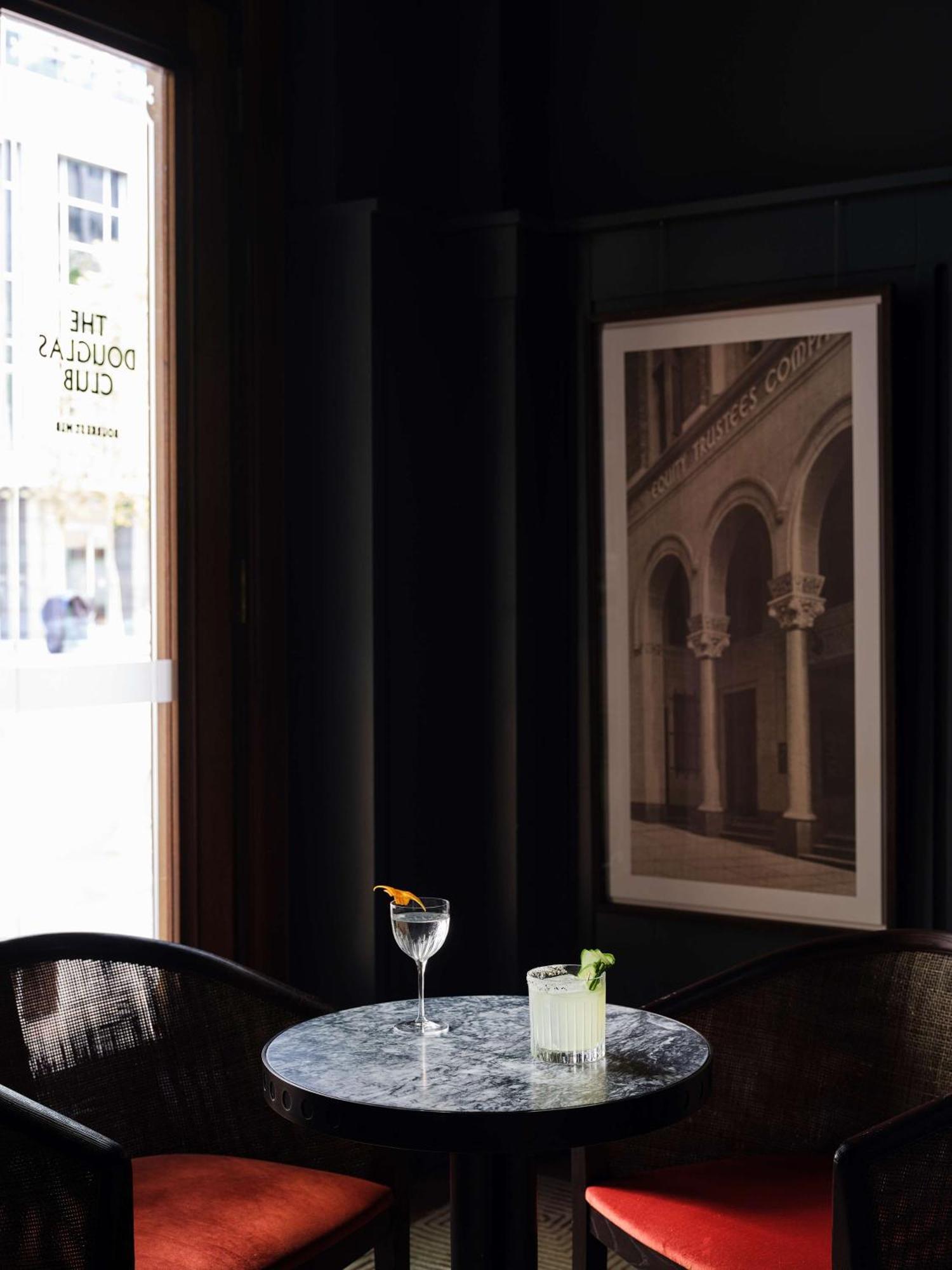 Hilton Melbourne Little Queen Street Exterior foto The Lounge at the Hotel