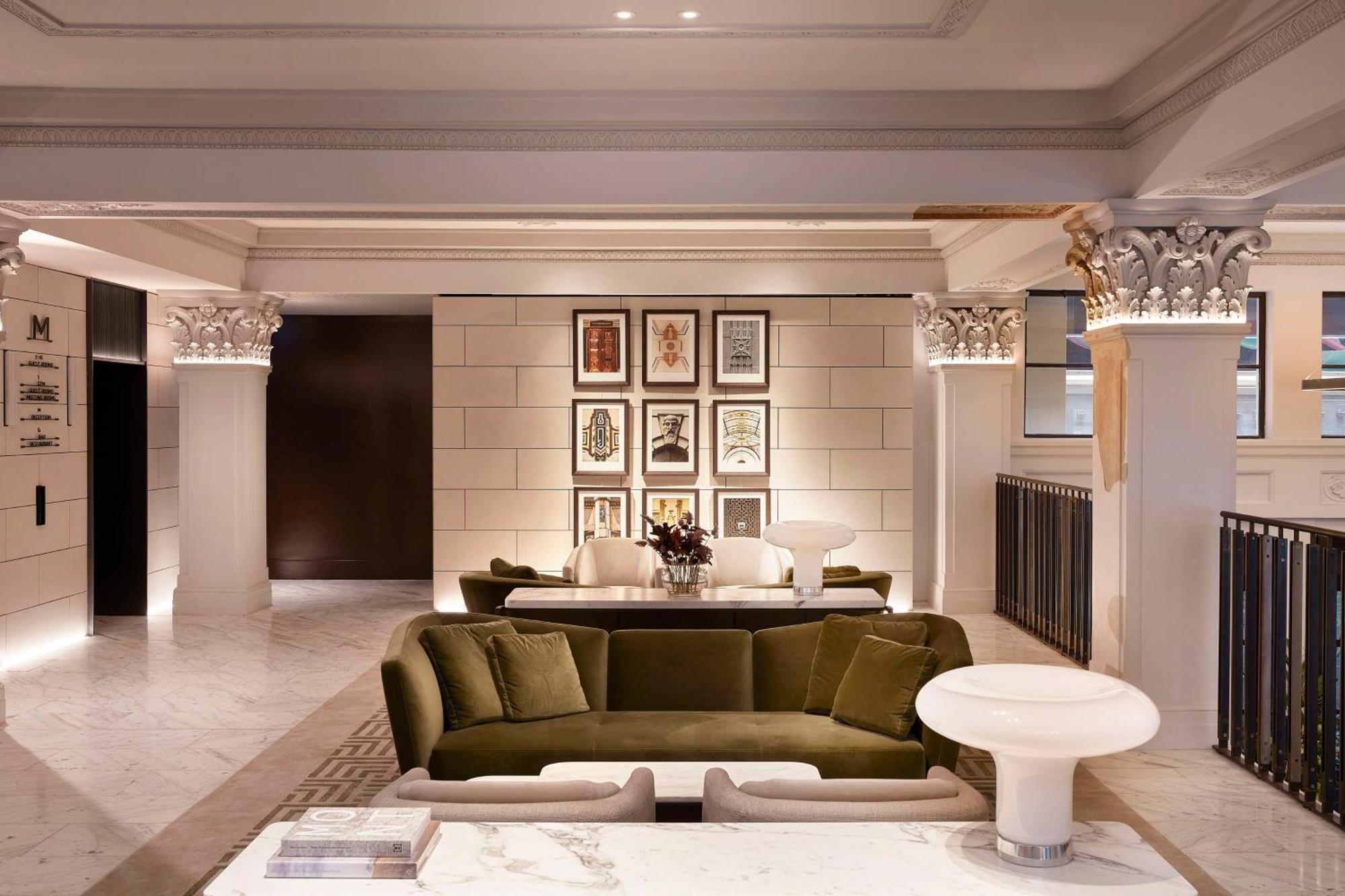 Hilton Melbourne Little Queen Street Exterior foto The lobby of the hotel