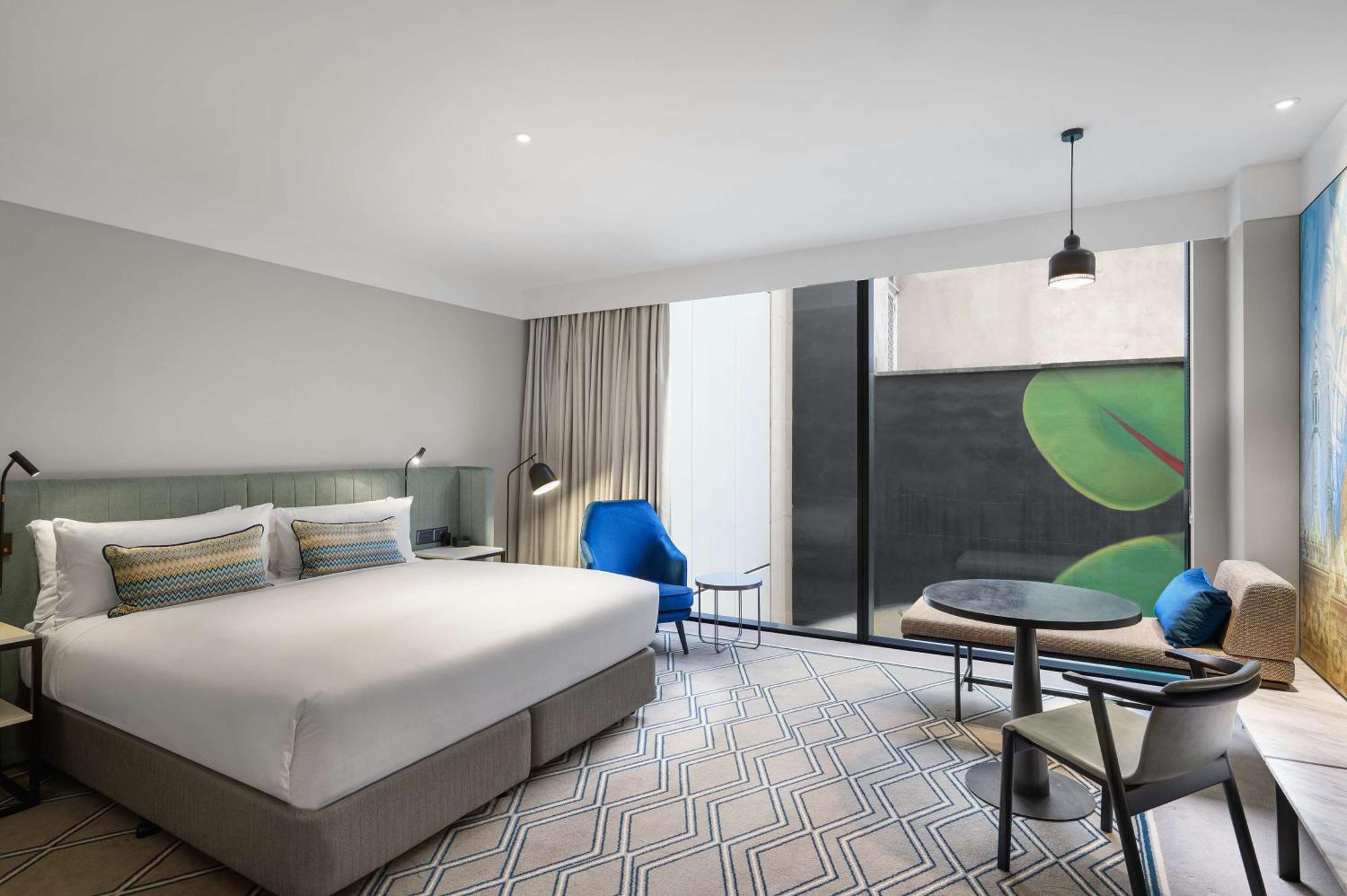 Hilton Melbourne Little Queen Street Exterior foto A room at the hotel